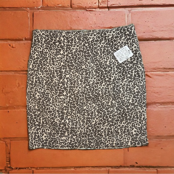 Free People Modern Femme Leopard Print Denim Zippered Mini Skirt Size 4 NWT - Picture 2 of 8